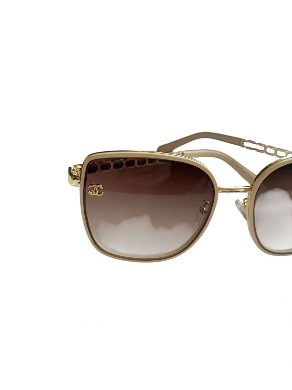 🕶️ Women’s Oversized Square Gold-Tone Chain Sunglasses 🕶️